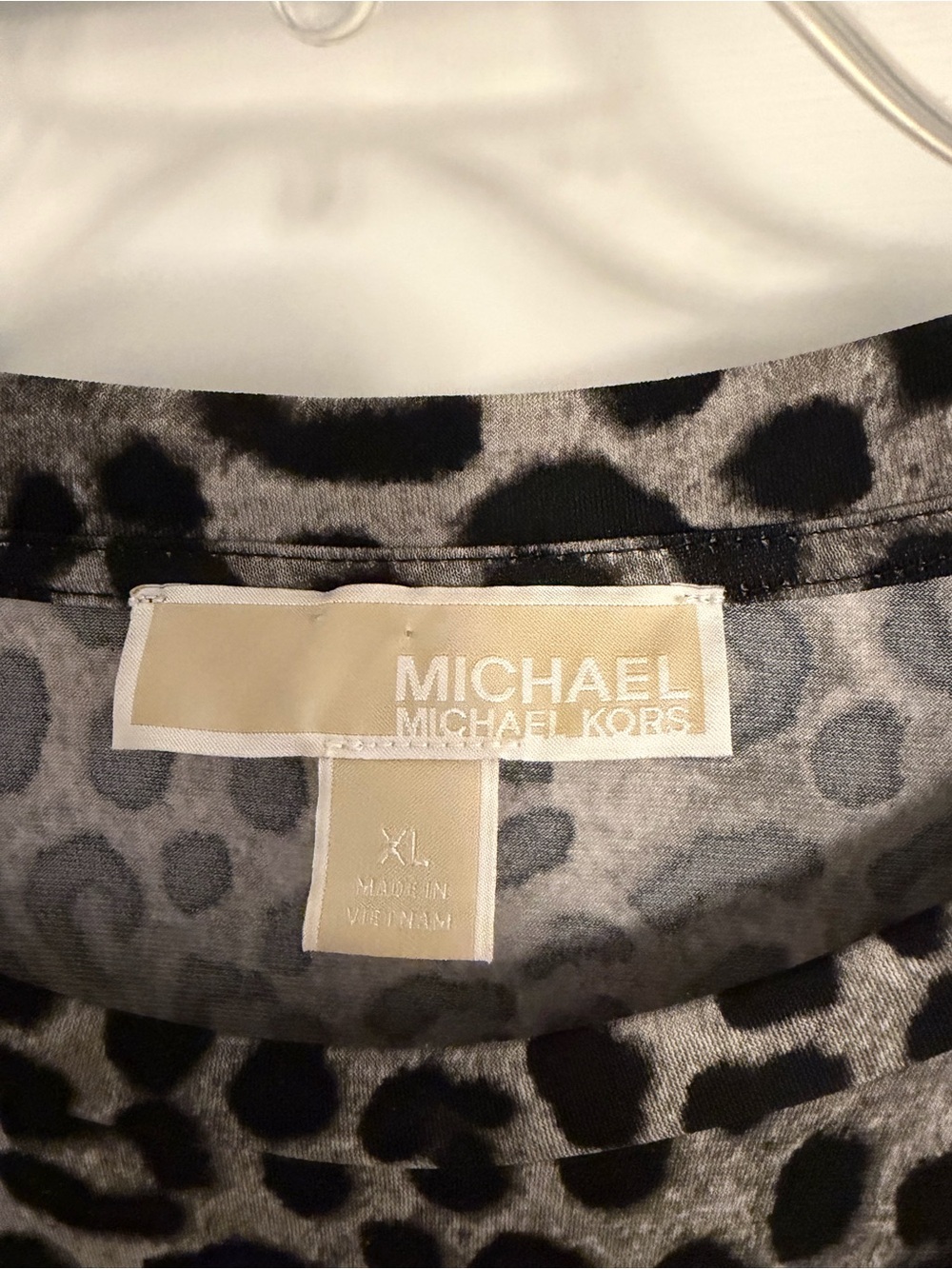 Michael Kors Black and Gray Leopard Print Women's Long Sleeve Top-Size XL - Picture 3 of 3